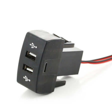 Dash-mounted Auto Dual USB Charger for IVECO Stralis, Hi-Way, and Eurocargo. Fast 12V-24V charging, 3A output