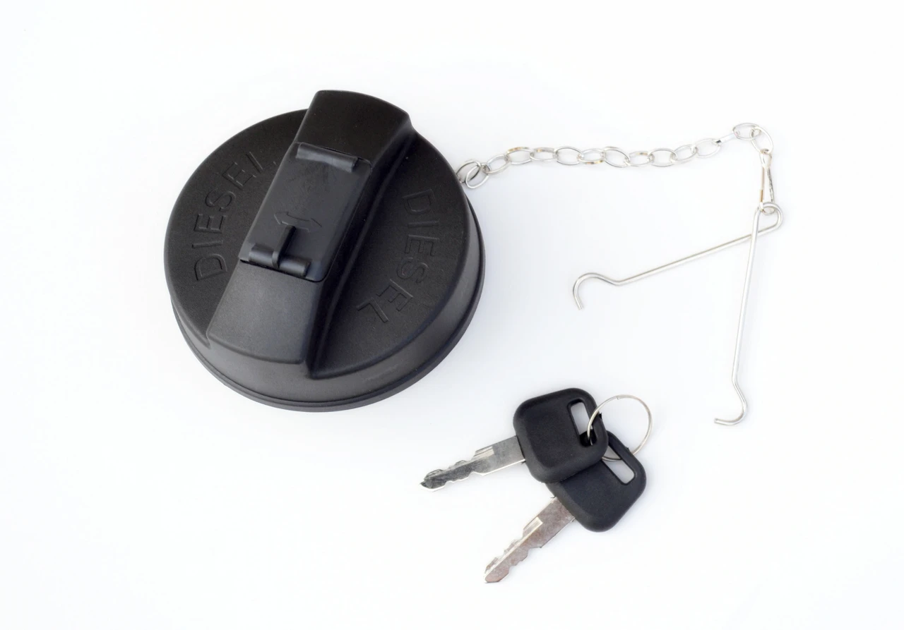 High Quality Locking Fuel Tank Cap 60mm with 2 Keys and Chain for SCANIA 4 R P G T Series. OEM 1481301,1432187,1402004. FREE Delivery!