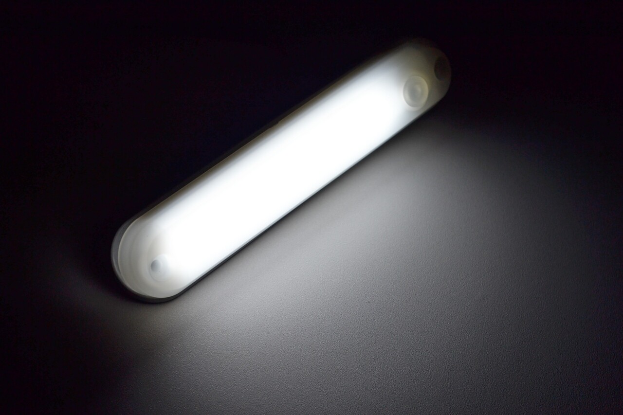 Interior Mat White Light 12V/24V – 9 LED Waterproof Cabin Ceiling Lamp IP65