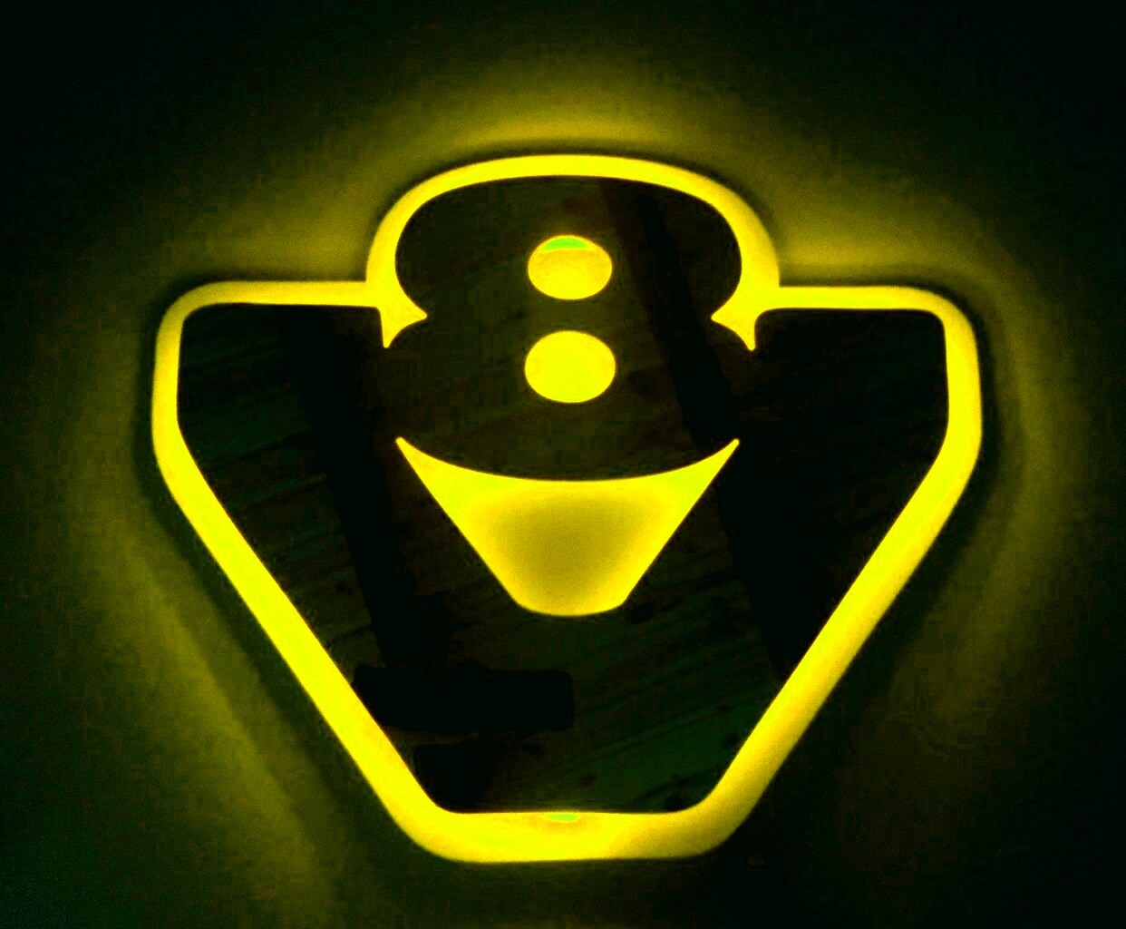 24V LED V8 Plate Sign – Yellow Neon, Silver/Grey, Truck Light Decoration